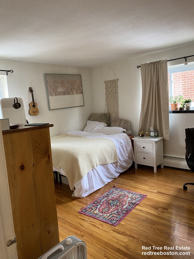 Photo - 239 Kelton St Apartment