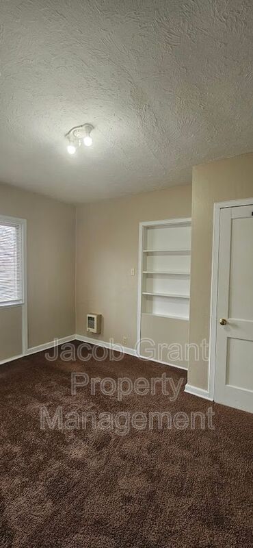 Building Photo - 676 Memorial Dr