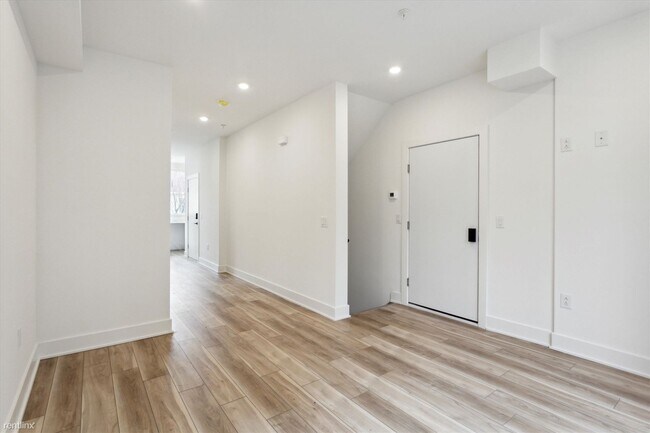 Foto del edificio - 2 br, 2 bath Duplex - 2430 WATERLOO ST Unit A
