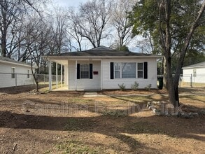 Building Photo - 416 E 19th St