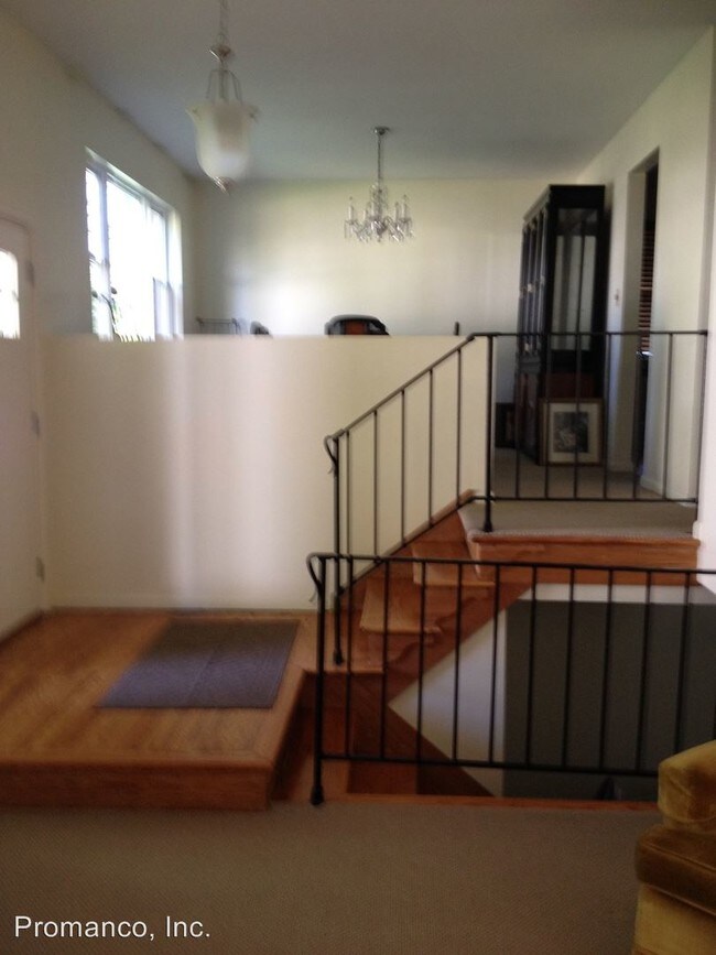 Building Photo - 109 Woodcrest Dr