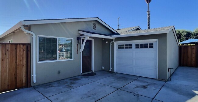 Building Photo - 6BD/4BA Spacious Single-Family Home with M...