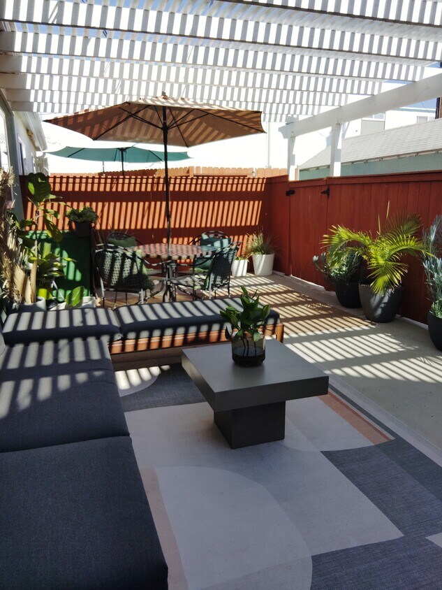 Patio privado cerrado - 3138 Collier Ave