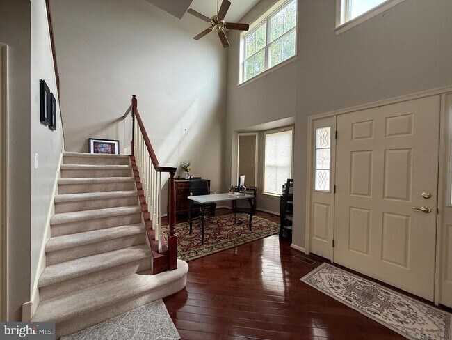Foto del edificio - 240 Honey Hollow Ln