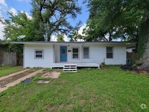 Building Photo - 111 Wisteria St