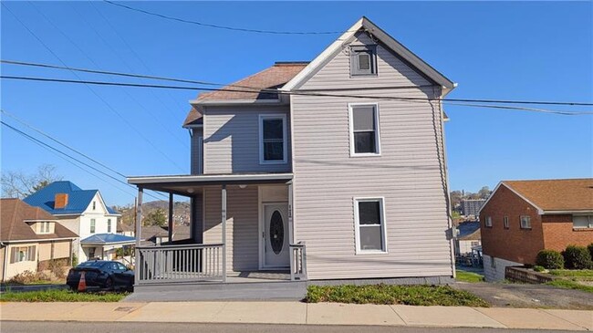 Building Photo - 122 Elm St