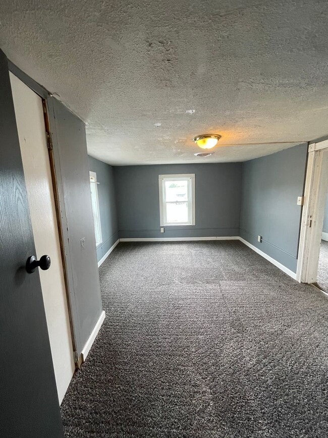 Building Photo - 4 Bedroom Available August in Delphi