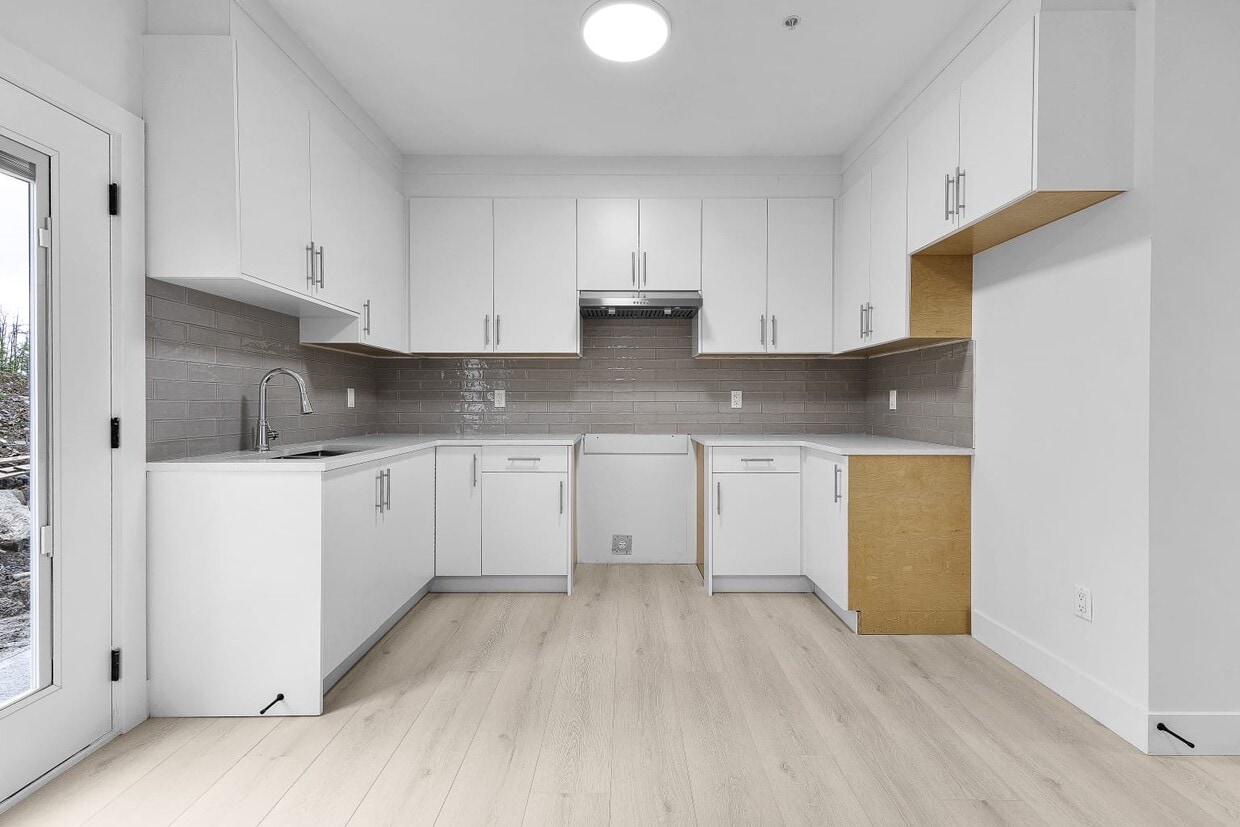 Kitchen - 8016 Annis Rd
