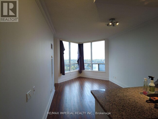 Building Photo - 10-1510 Northtown Way