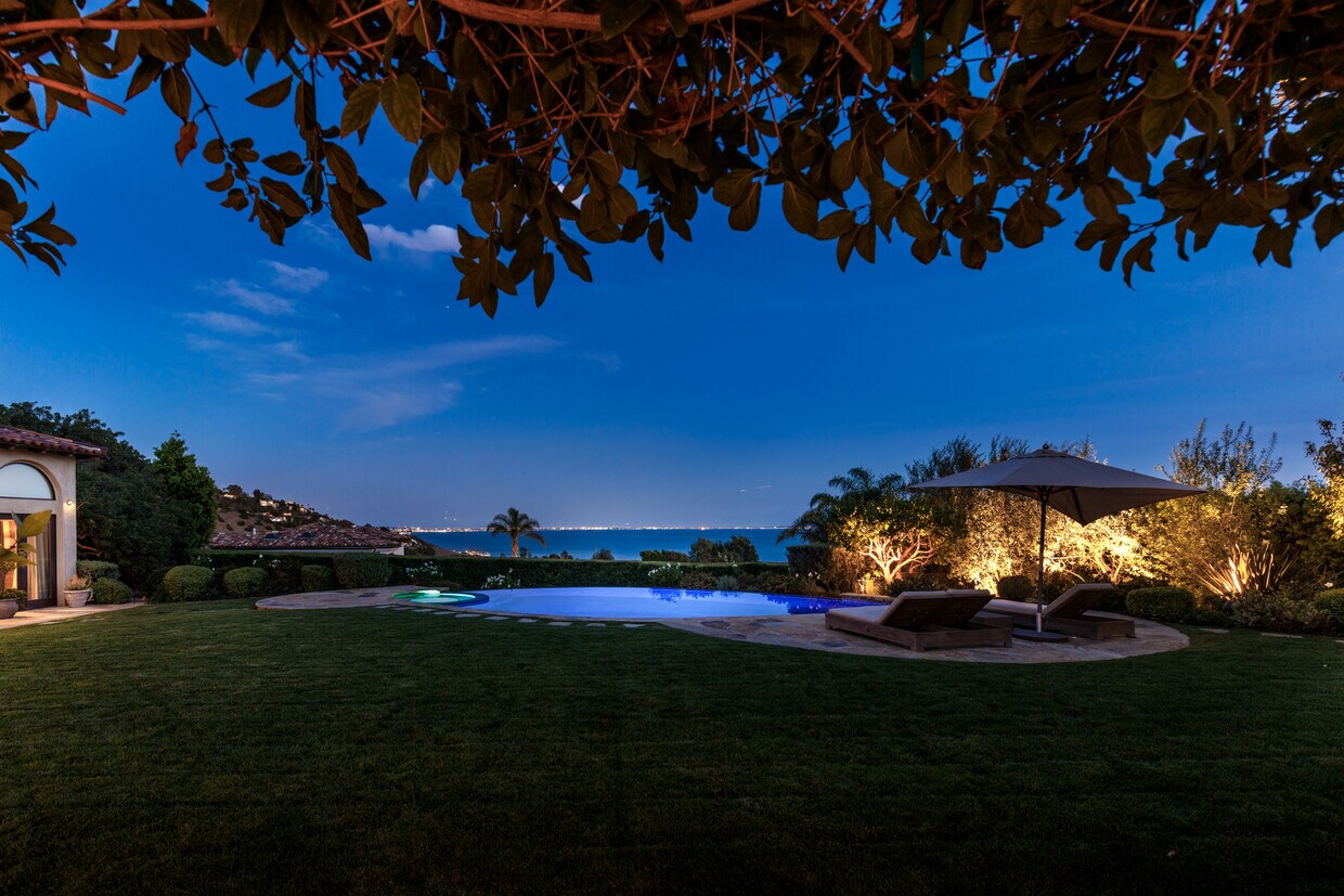 Primary Photo - 22560 Carbon Mesa Rd