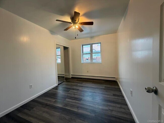 Foto del edificio - 37-26-37112 112th St