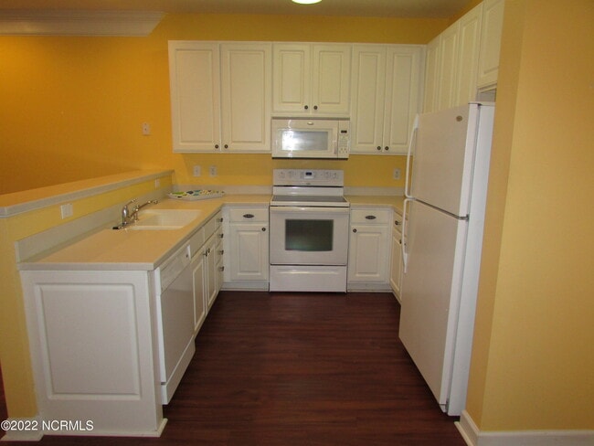 Building Photo - 395 S Crow Creek Dr