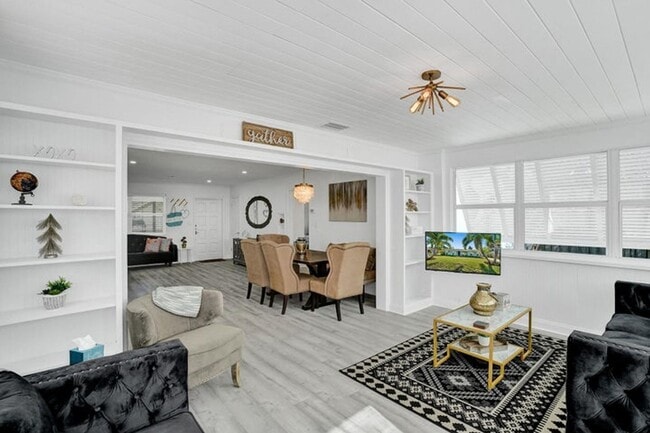 Building Photo - 14 S Swinton Cir