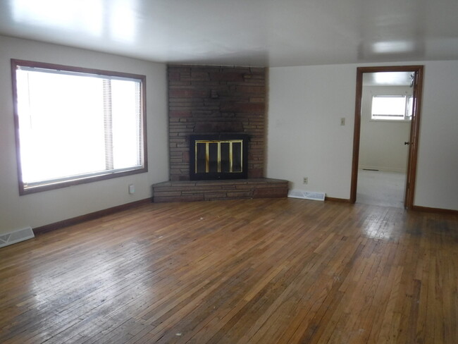 Building Photo - 701 Marshall St
