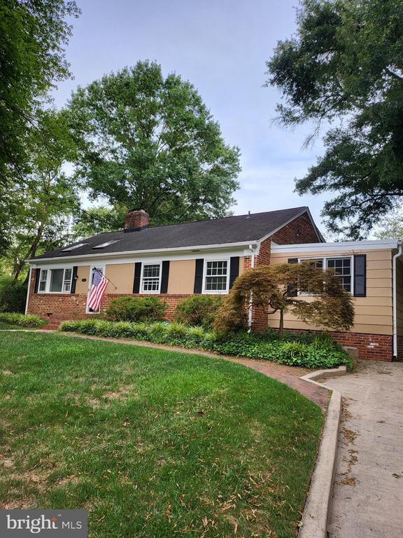 Foto del edificio - 1701 Paul Spring Pkwy