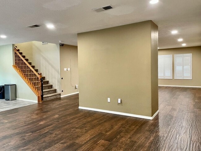 Building Photo - 12408 Mangas Trail NE