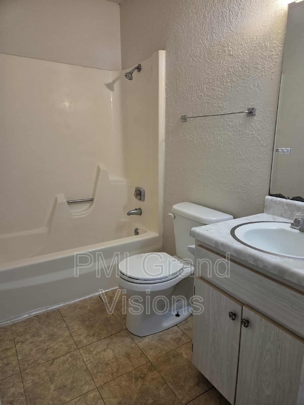 Building Photo - 1305 18th St
