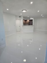 Building Photo - 595 Vista Isles Dr
