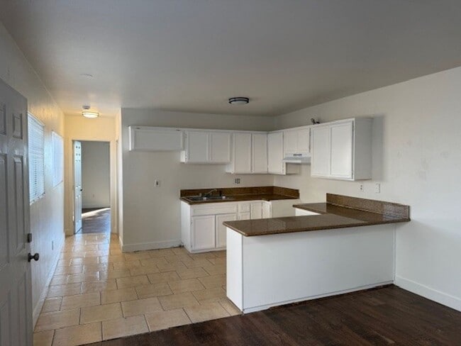 Building Photo - Newly remodeled 1 bedroom 1 bath apartment.