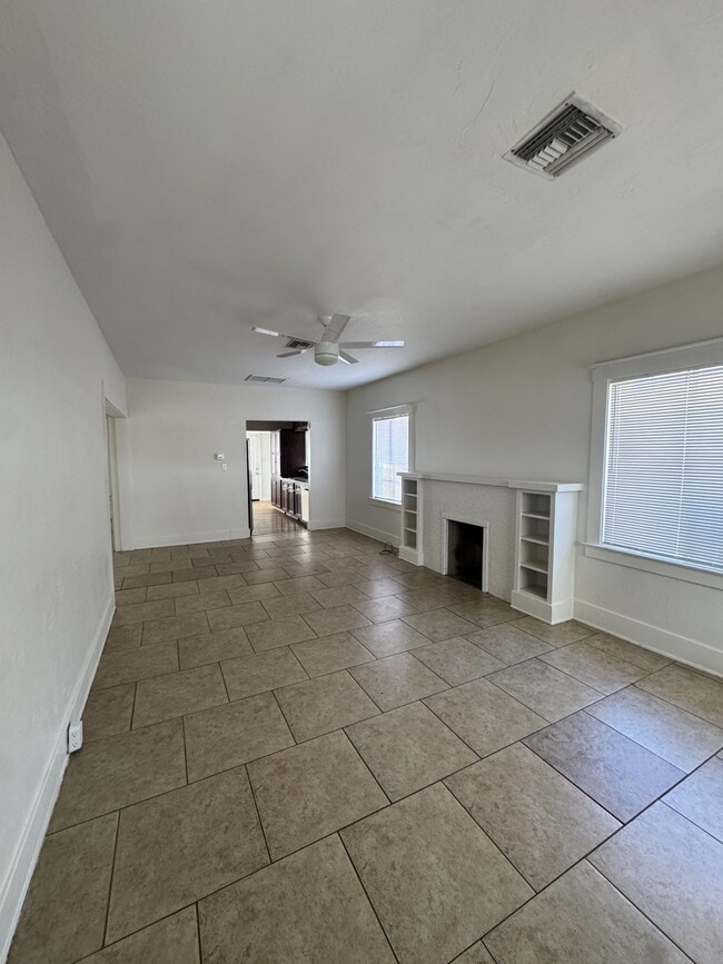 Building Photo - 1344 E Moreland St