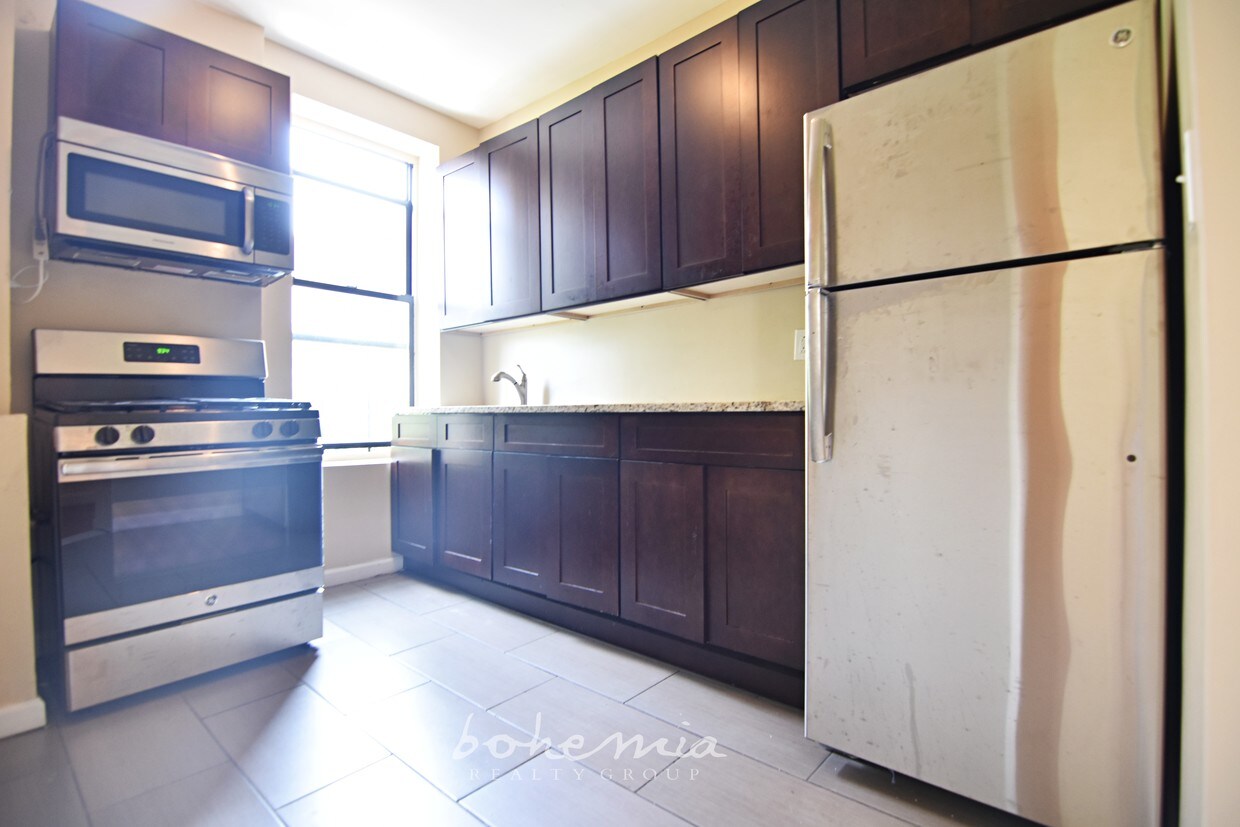 Primary Photo - 300 W 142nd St