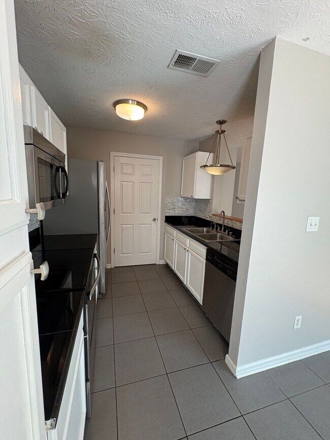 Building Photo - 120 River Run Ct