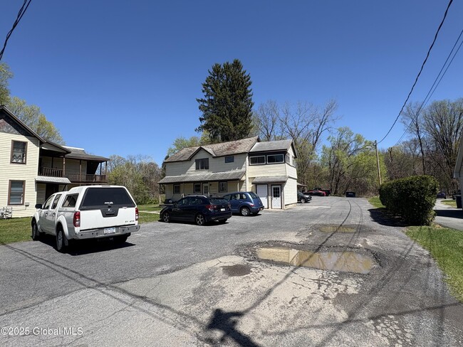 Building Photo - 524 Maple Ave