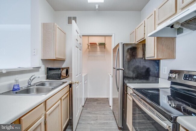 Foto del edificio - 1580 Spring Gate Dr.