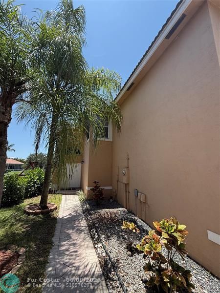 Building Photo - 11660 NW 52nd Ct