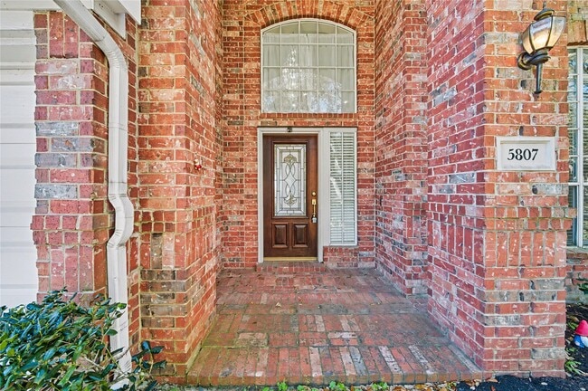 Building Photo - 5807 Bayberry Way