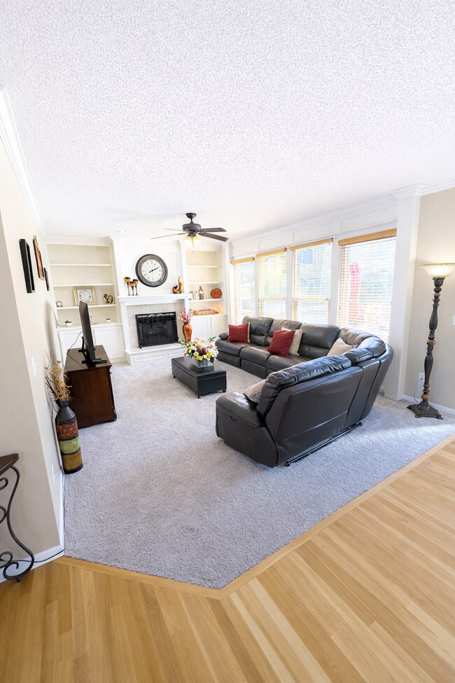 Foto del edificio - 30+ Day Stays | Fully Furnished 5 Bed Home w/Utilities included | 3 Car Garage | Great Community ...