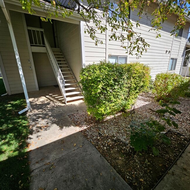 Building Photo - 3500 Rolling Green Dr