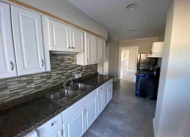 Photo - "Charming 1-Bedroom Retreat with Spacious ... Apartment