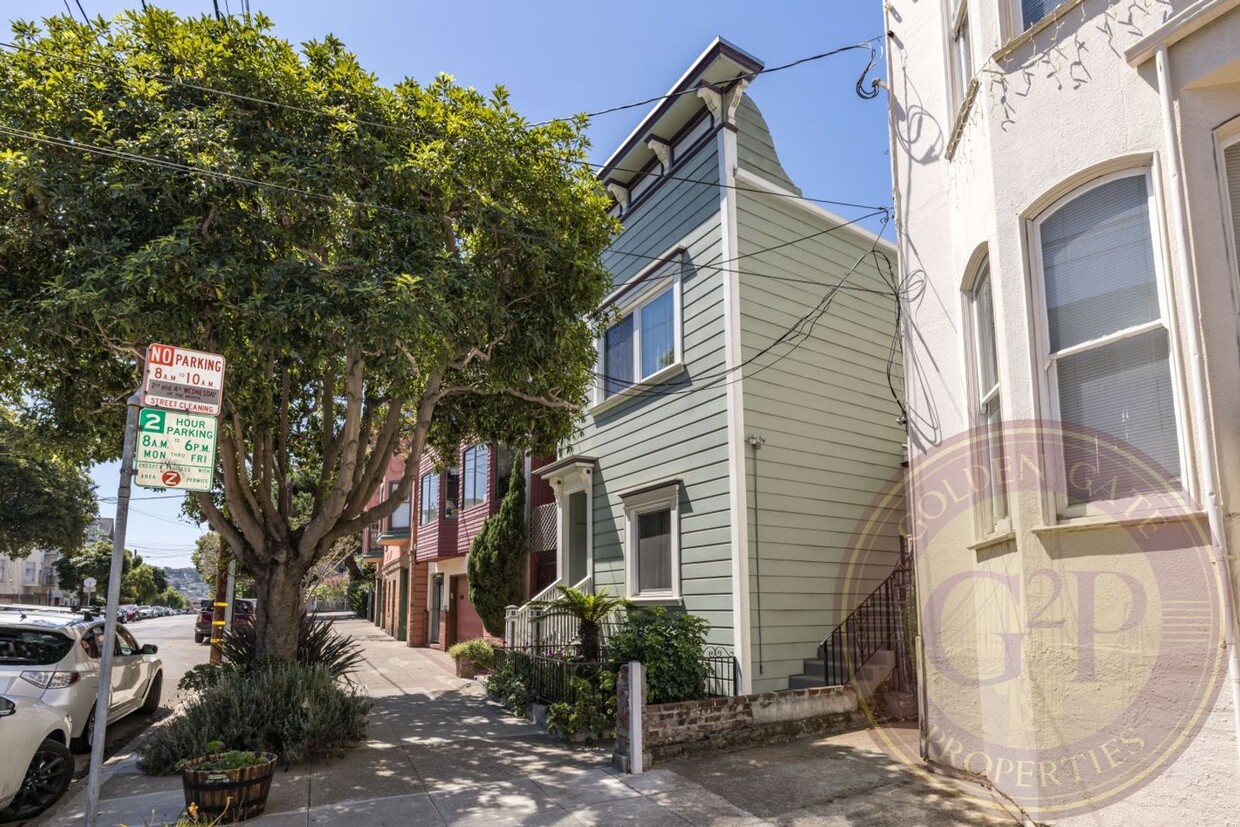 Primary Photo - Dolores Heights - 2 BR, 1 BA Apartment 923...