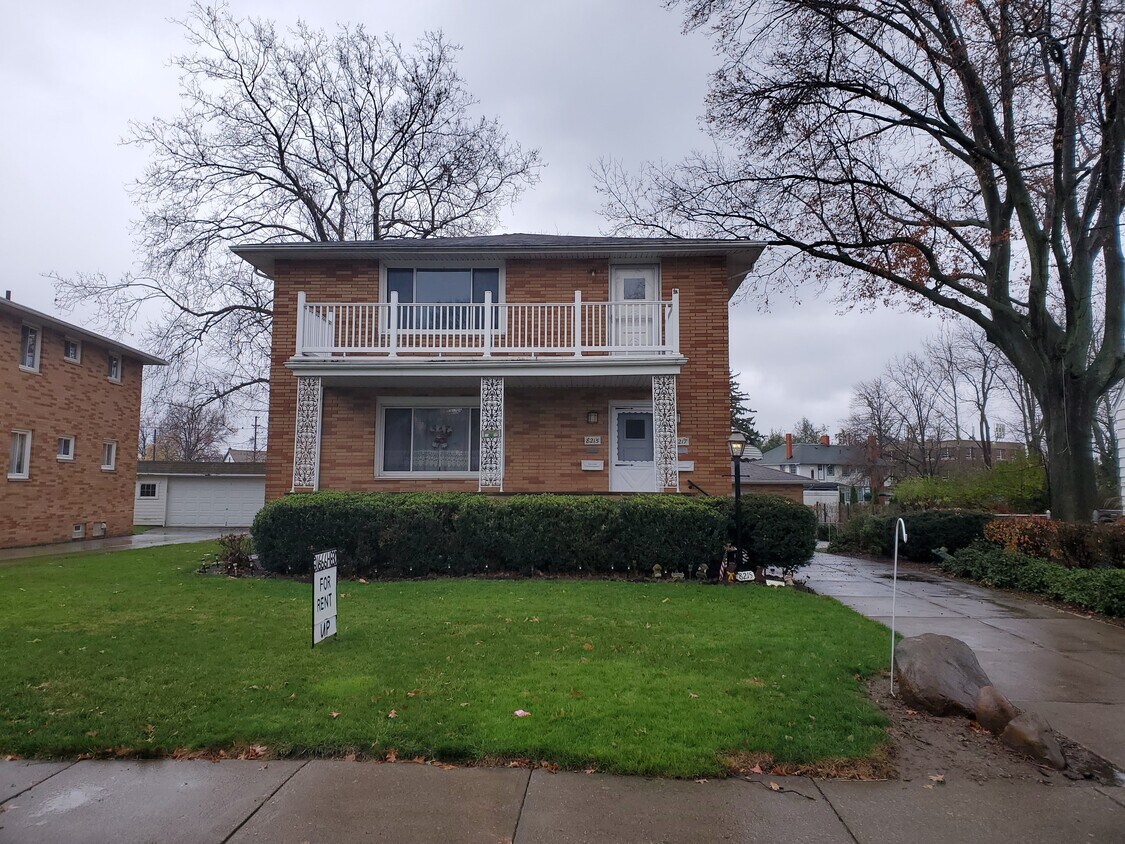 Primary Photo - 8217 Greenlawn Ave