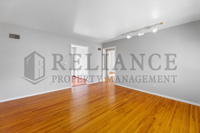 Building Photo - 1750 S Fabrique Dr