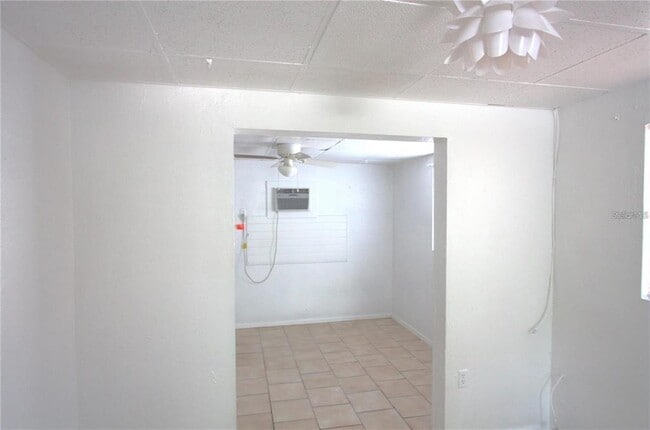 Building Photo - 615 Shore Rd