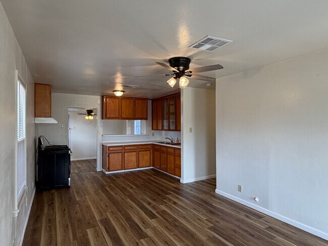 Foto del edificio - THREE BEDROOM ONE BATH HOME