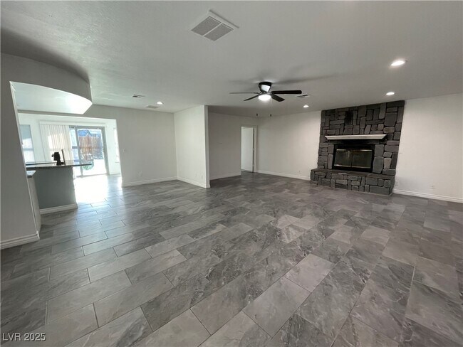 Foto del edificio - 2329 N Mallard St