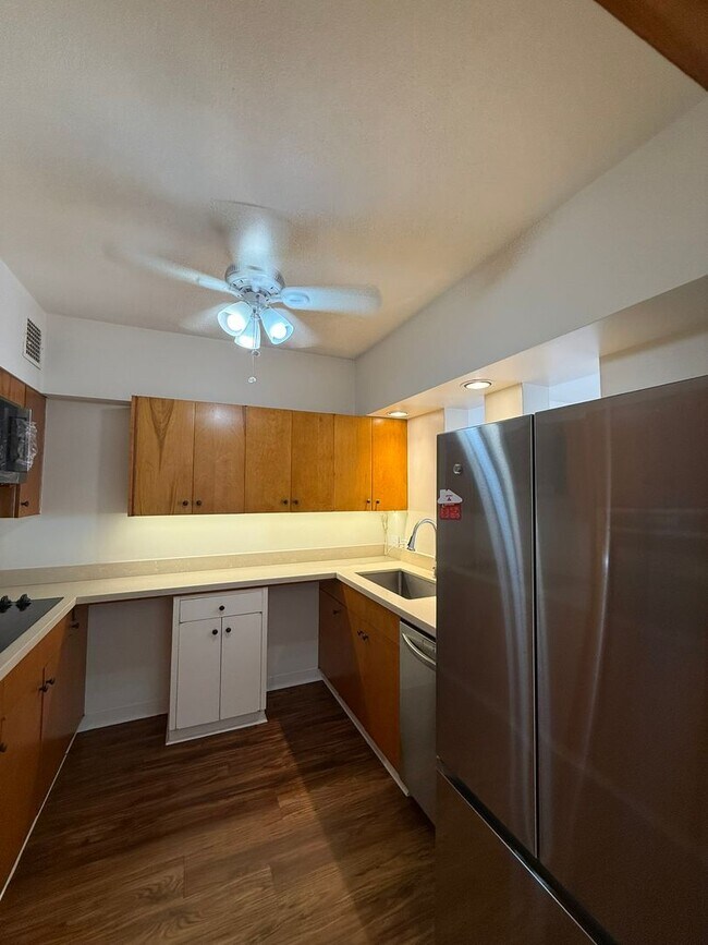 Foto del edificio - 1br/1ba/1pkg Condo w/Large Lanai PETS NEGOTIABLE!