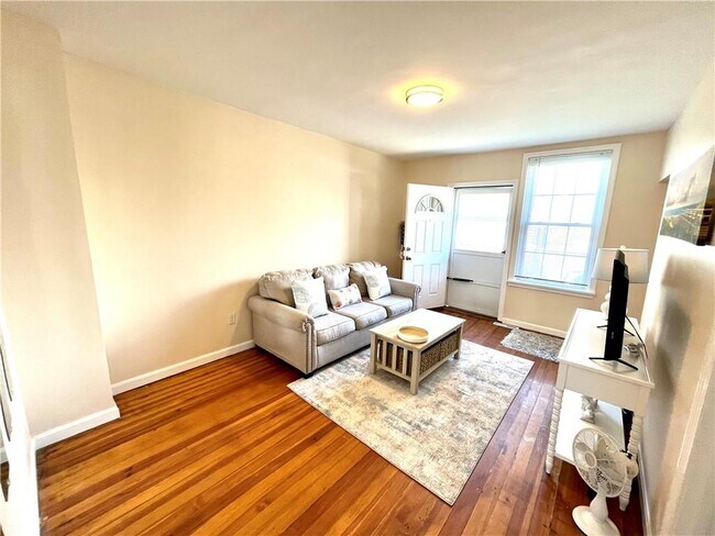 Foto del edificio - 191 Coggeshall Ave