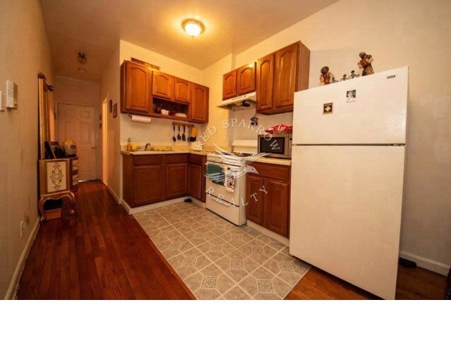 Foto del edificio - 2409 Tilden Ave