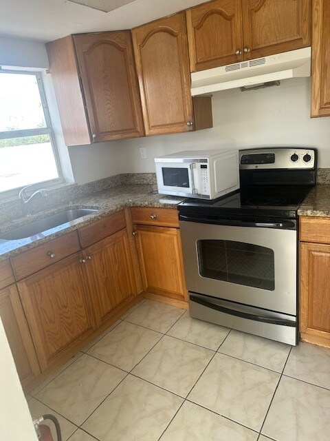 Foto del edificio - 1600 SE 3rd Ct