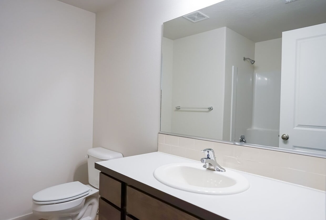 Foto principal - 4 Bedroom, 2.5 Bath New home