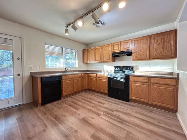 Foto del edificio - ESTRELLA VILLAGE 3 BEDROOM 2 BATHROOM HOME