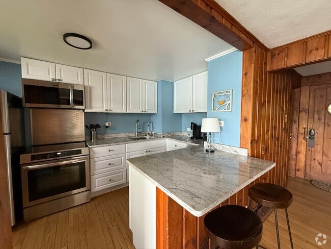 Building Photo - 1228 E Shore Dr