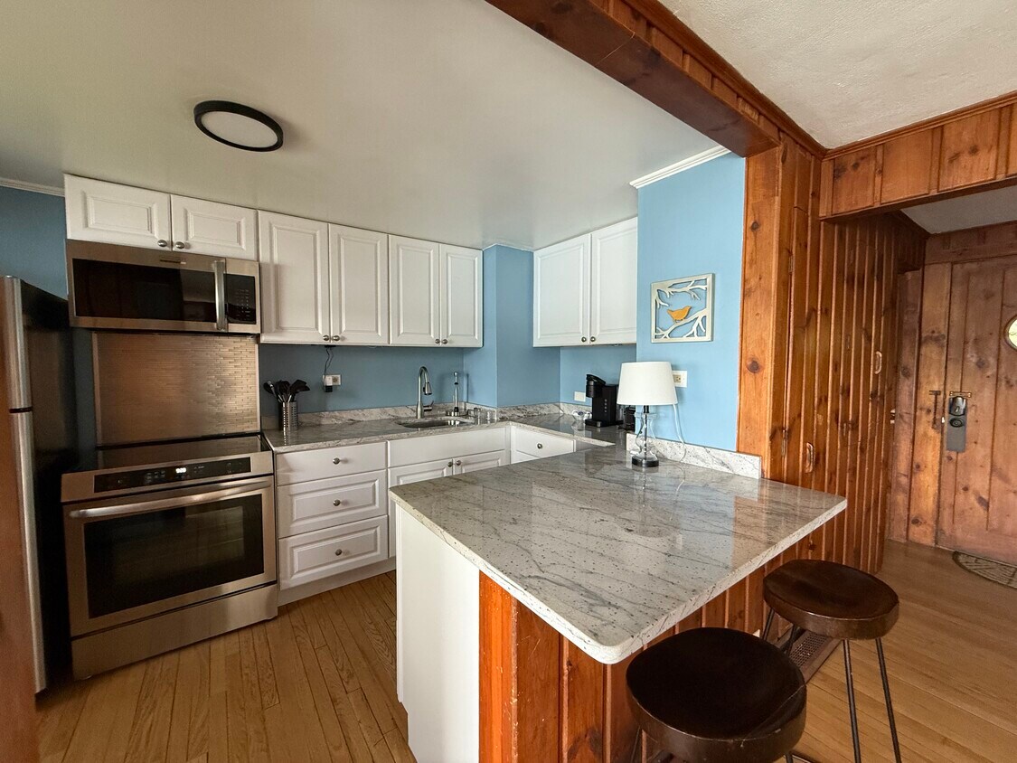 Foto principal - 1228 E Shore Dr