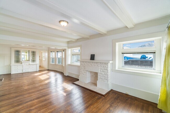 Foto del edificio - 2431 Clement Ave