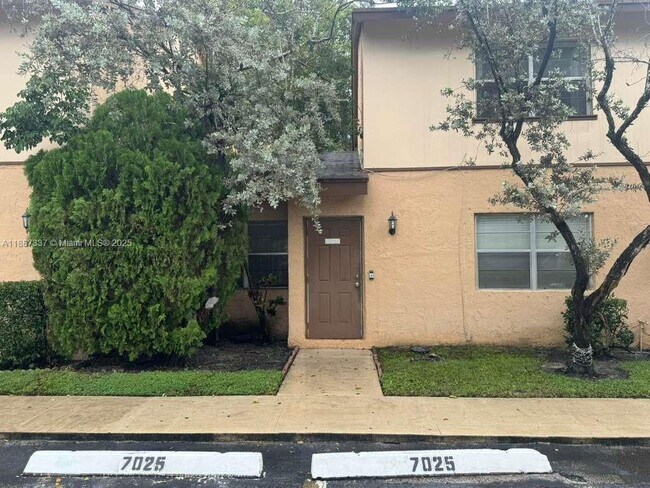 Foto del edificio - 7025 W Sunrise Blvd