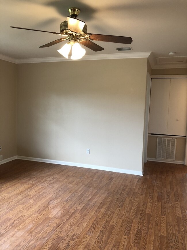 Building Photo - 815 Radcliff St